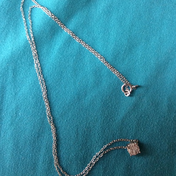 Jewelry - Sterling silver 1/10 TDW circle necklace